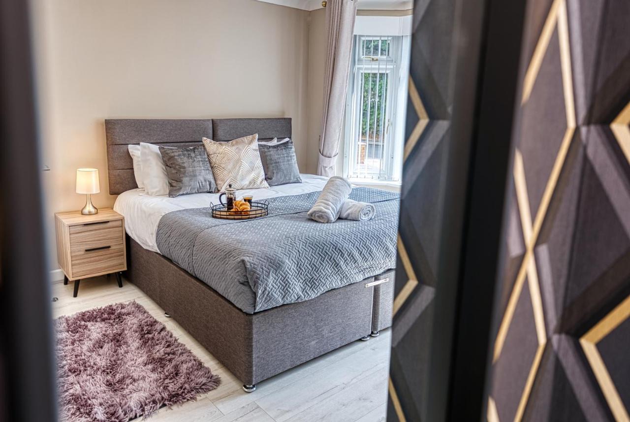 Elegant 5 Bed House - Sleeps 9, Central Solihull, Nec, Jlr, Hs2, Resorts World, Airport Business And Leisure Stays, Buitenkant foto