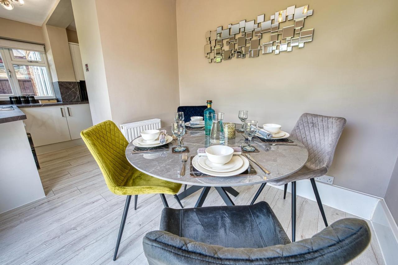 Elegant 5 Bed House - Sleeps 9, Central Solihull, Nec, Jlr, Hs2, Resorts World, Airport Business And Leisure Stays, Buitenkant foto