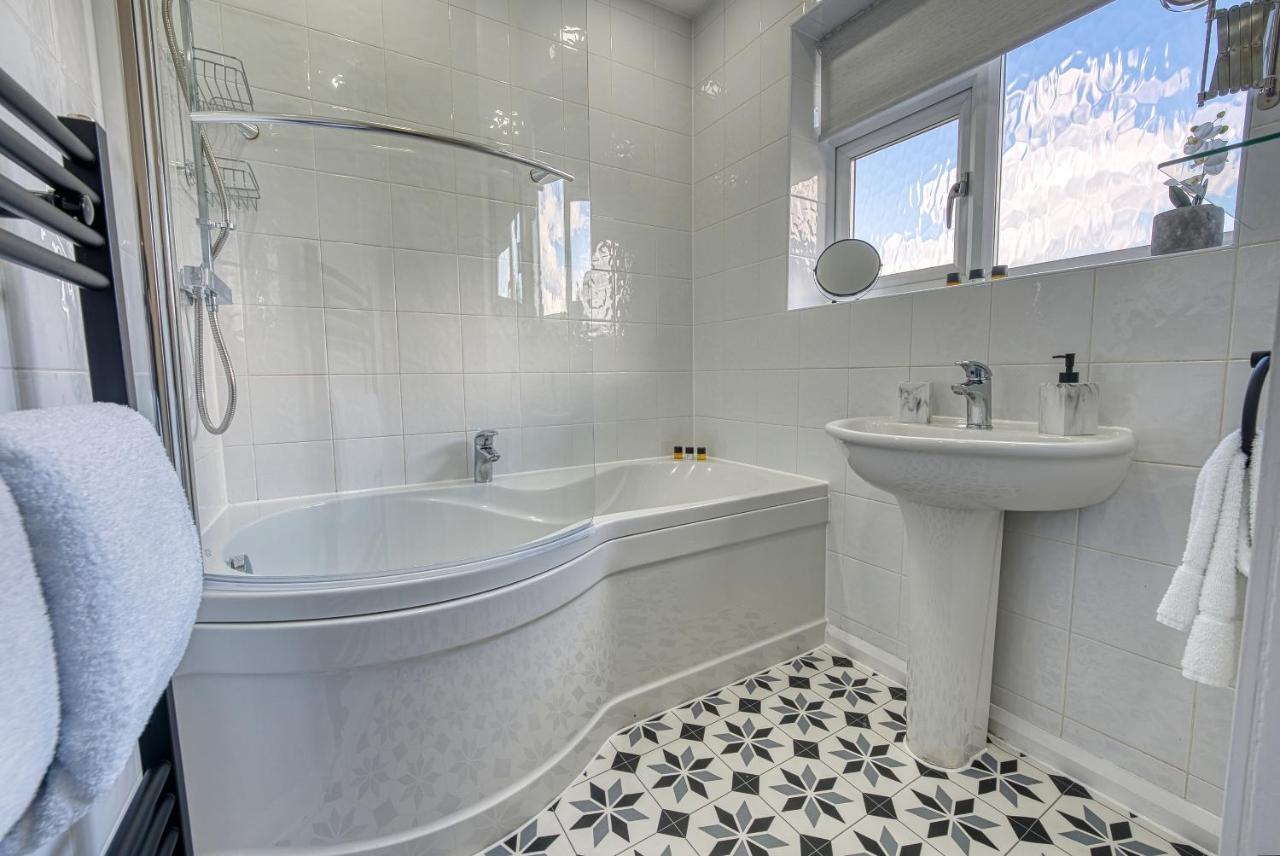 Elegant 5 Bed House - Sleeps 9, Central Solihull, Nec, Jlr, Hs2, Resorts World, Airport Business And Leisure Stays, Buitenkant foto