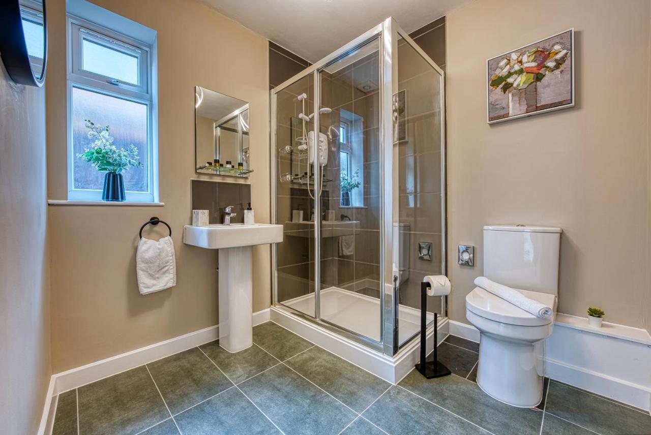 Elegant 5 Bed House - Sleeps 9, Central Solihull, Nec, Jlr, Hs2, Resorts World, Airport Business And Leisure Stays, Buitenkant foto